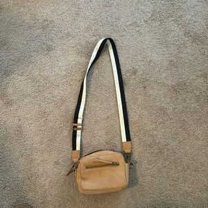 Universal threads crossbody bag
